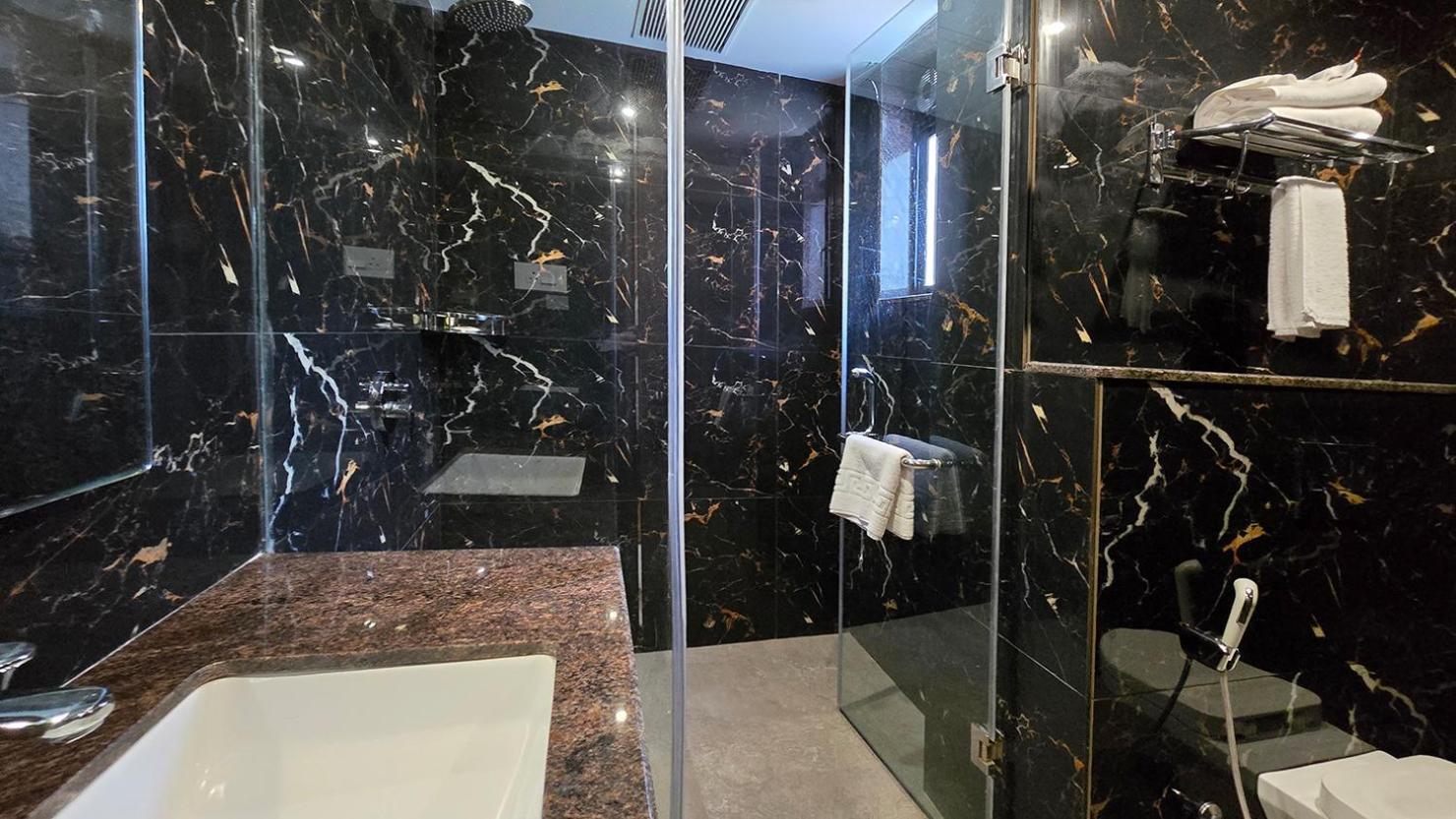 Magnus Nexstar Suites Kalyani Nagar Pune Eksteriør billede